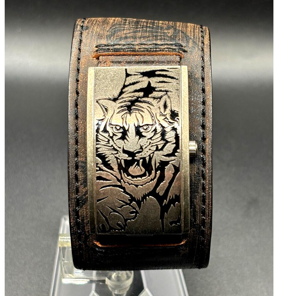 Vintage GUESS G55342L Armored Tiger Leather Cuff Flip Cover Y2K Watch